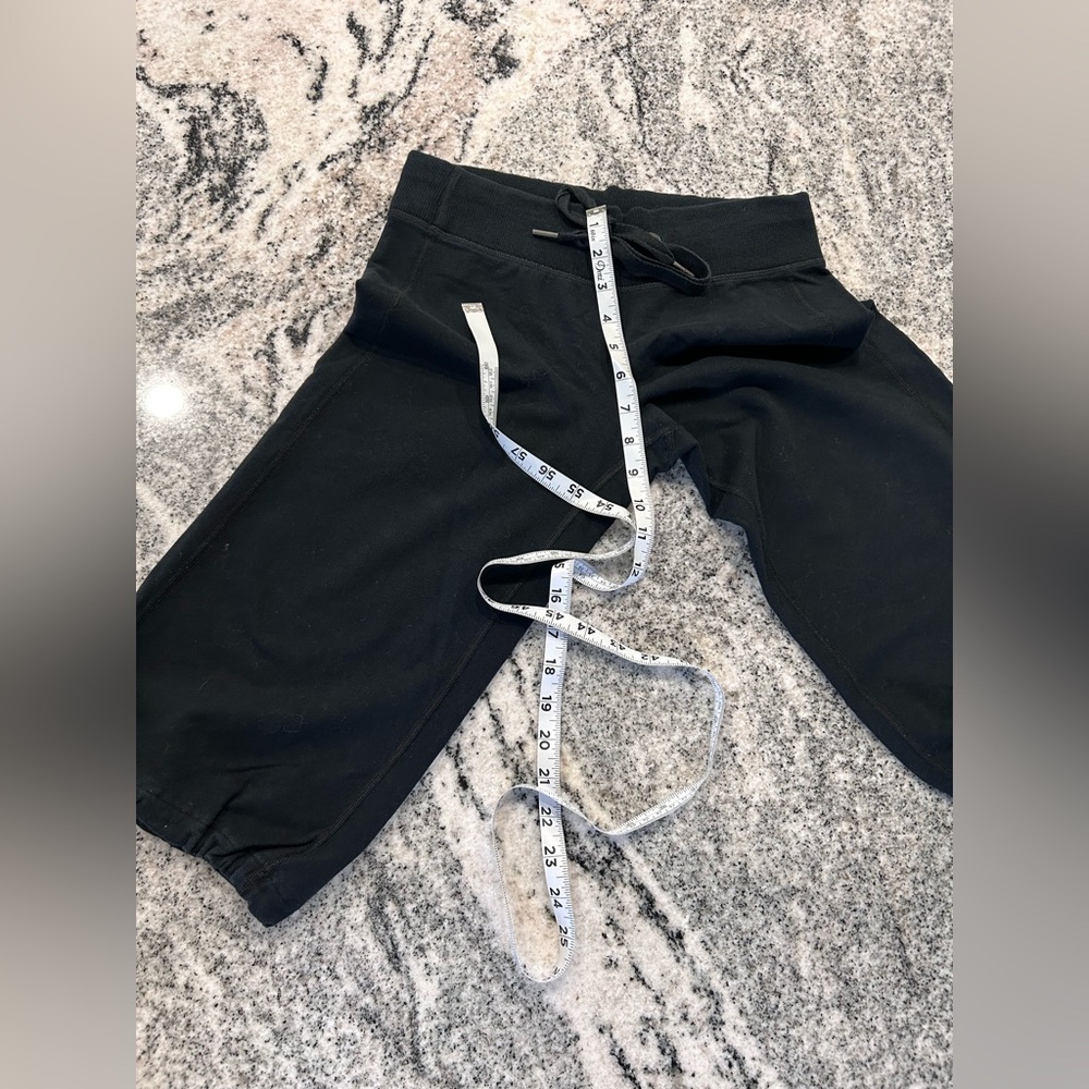 lululemon athletica Black Sweatpants Size 4
Shorts  elastic waist with tie - Picture 4 of 8